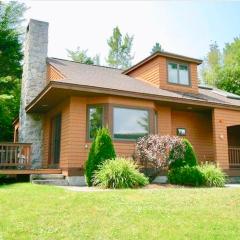 O8 Renovated Forest Cottage Townhome with great Mt Washington views fast wifi Walk to skiing