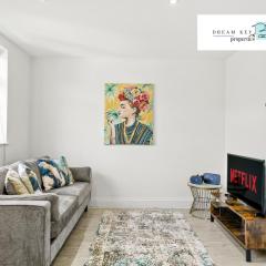 Two Bedroom Apartment by Dream Key Properties Short Lets & Long Lets Uxbridge- 6