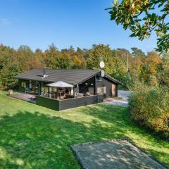 Holiday Home Mourits - 1-2km from the sea in NE Jutland by Interhome