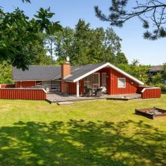 Holiday Home Thurir - 4km from the sea in NW Jutland by Interhome