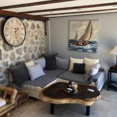 Private Cottage in olive grove with heated Pool