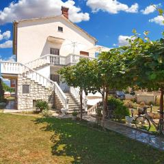 Apartments with parking space Fazana - 20637