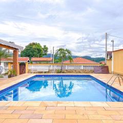 Chacara elegante com piscina e lazer em Atibaia SP