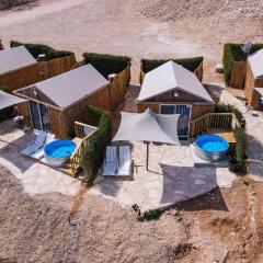 Tenty on the Cliff - Metzoke Dragot