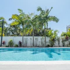 HEART OF BURLEIGH Holiday Villa - Perfect Location with Pools