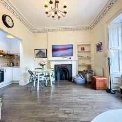 Open Plan 2 Bed Apt, Near Edinburgh Castle