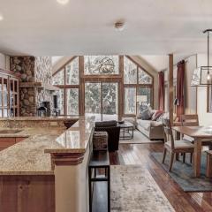 High Ceilings, Natural Light- 3 Bedroom Arrowhead Village Condo