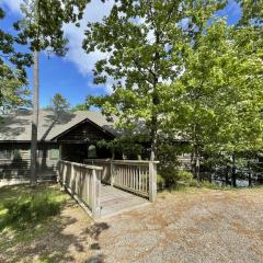 C17, Three bedroom, three bath log-sided, luxury Harbor North cottage with hot tub cottage