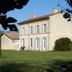 Chateau with vineyard - 5 min from Saint Emilion