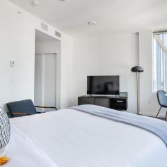 Downtown Bellevue Studio w Gym WD nr shops SEA-117