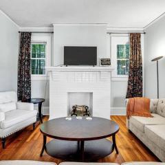 Walk To Hospital Restaurants & Downtown