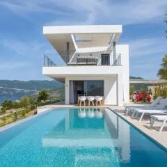 VILLA PINEA - Newly built modern villa few minutes from the beach -