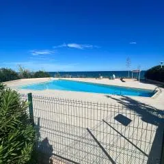 Studio pied dans l'eau - WIFI- Piscine