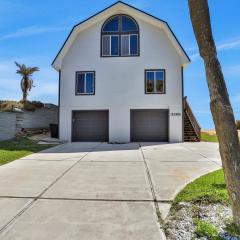 Dog-friendly beachfront home with beach access, deck, fireplace, W/D, AC