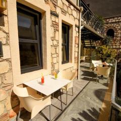 Lovely Garden Flat with Patio near Hadrian's Gate