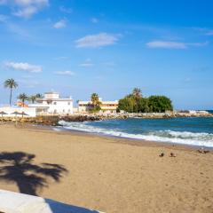 Central couples Apt by Costarentals - Ref 131