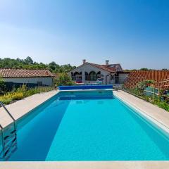 Nice Home In Ruzici With 3 Bedrooms, Wifi And Outdoor Swimming Pool