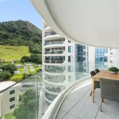 Executive Oceanside Apartment