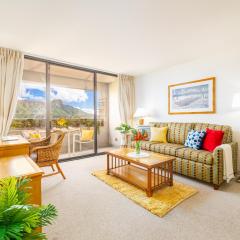 Great Diamond Head Views, 2BR Condo with Free Parking!