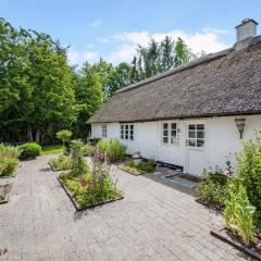 Older Thatched Farmhouse, Approx, 400 Meters From The Water