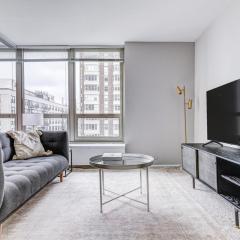 Lakeview 1BR w Gym Pool 1 block to Lincoln Park CHI-402