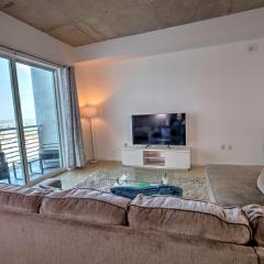 1Br Loft in downtown with bay view and workspace