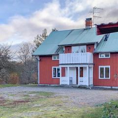 Gorgeous Home In Valdemarsvik With Kitchen