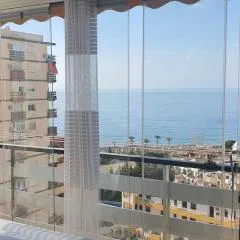 Apartamento con terraza a pie de playa