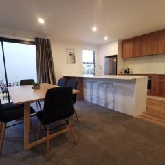 Nelson City Town House 10 minute walk to town