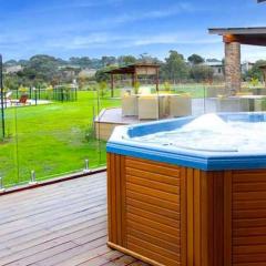 241 - Modern Exclusive Resort Villa w Pool Spa & Gym