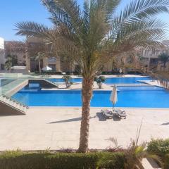 Mangroovy - 2BR La Blanca Pool View