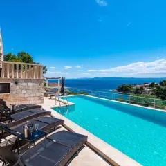 Villa Kadena - Luxury Seaside Villa with Private Heated Pool