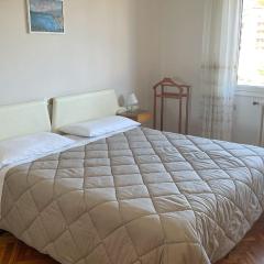 MAX and SEA parking free street