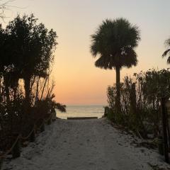 NORTH CAPTIVA ISLAND Steps to Private Gulf Beaches Pools Hot Tub Golf Cart
