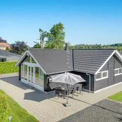 3 Bedroom Cozy Home In Børkop