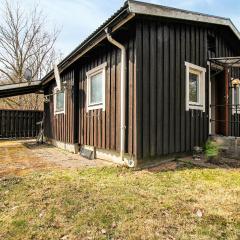 2 Bedroom Cozy Home In Halmstad