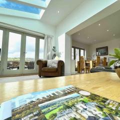 The Gables - Spacious house, picturesque views & free parking