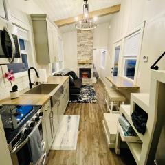 Delightful Tiny Home w/ 2 beds and indoor fireplace