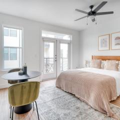 East Austin studio w pool gym wd nr nightlife ATX-152