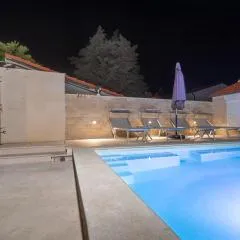 Studio PUNAT LIVING with common pool