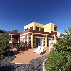 Finca Aurora quiet holiday flat with pool and great mountain and sea views