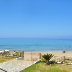 Beachfront 4-bed luxury suite - Agios Gordios, Corfu, Greece