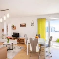 BRIGHT APARTMENT