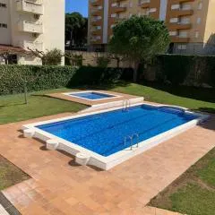 Cosy Apartment in L Escala, 7 mins walk to the closest beach, Riells