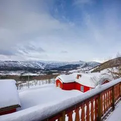 Intim hytte med nydelig utsikt