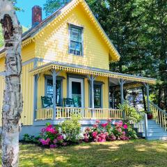 Adorable, 3 bedroom, 1 bath ocean side cottage!