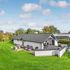 Lovely Home In Juelsminde With Sauna