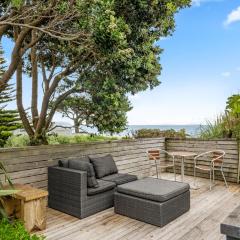 Rosy Retreat - Raumati Beach Holiday Home