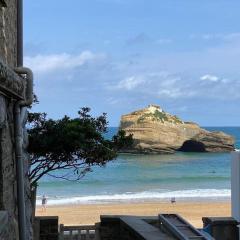 Studio Biarritz a moins de 10 m de la plage et au coeur du centre ville