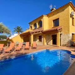 Ampuriahome Villa hosting 15, pool & mooring